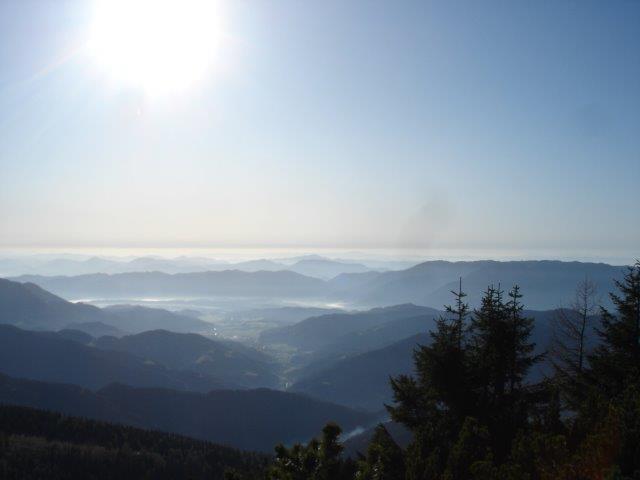 Pogled iz vrha proti Savinjski dolini.jpg